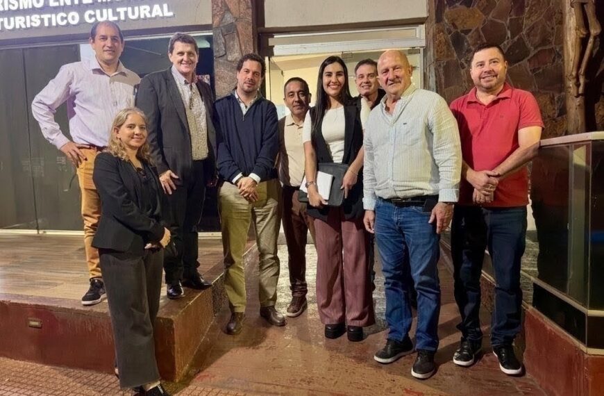 Reunión sobre el paso fronterizo Puerto Iguazú entre funcionarios y la Cámara de Comercio